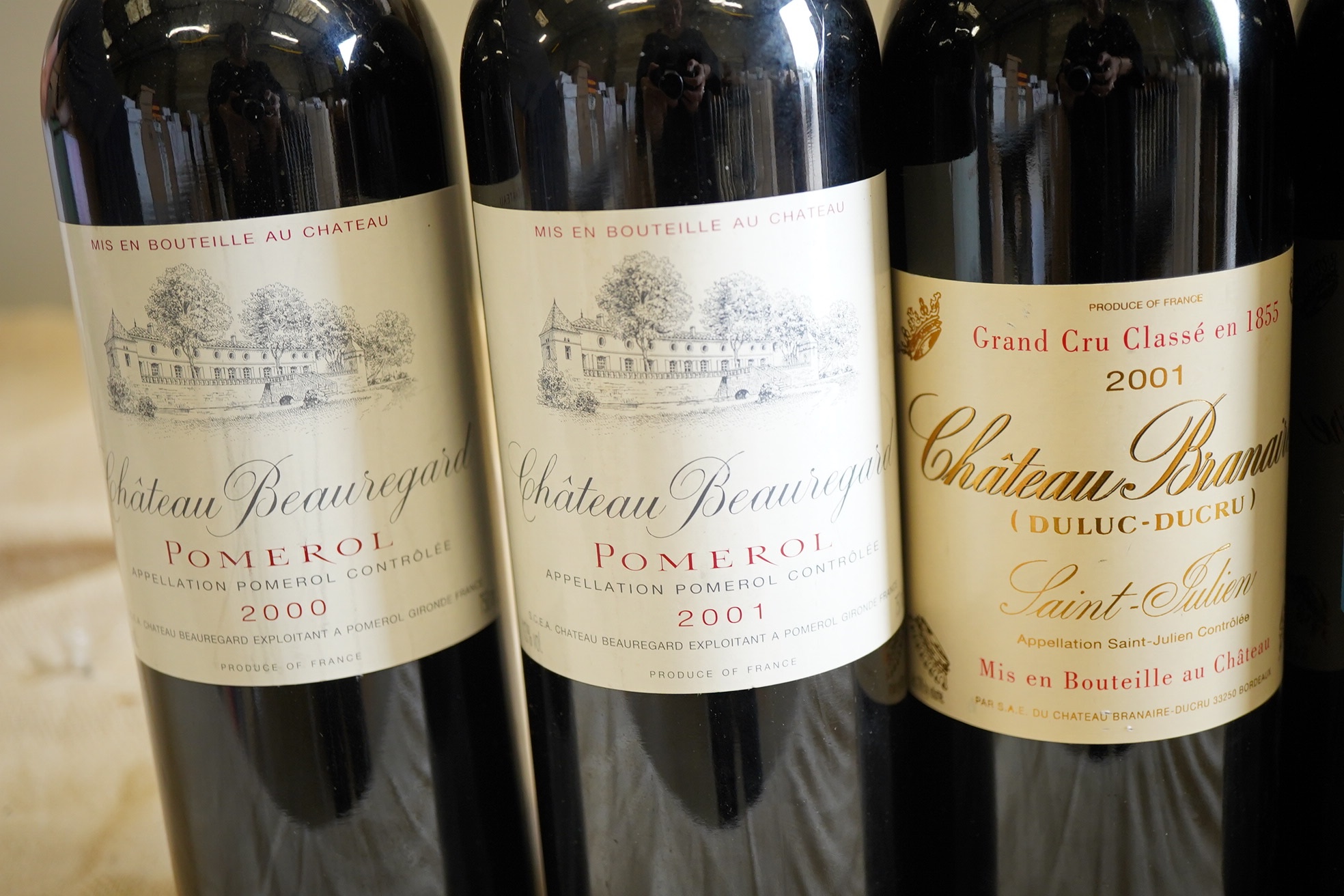 A mixed parcel of Bordeaux red wine